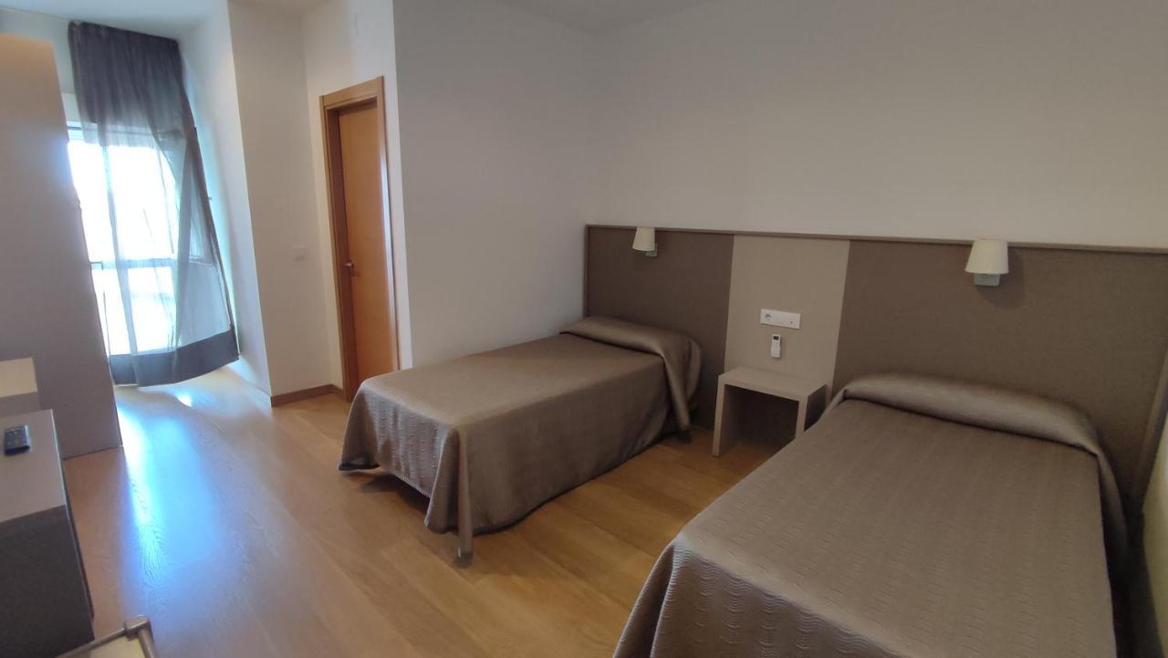Hotel Pena Cruz Malpartida de Caceres Luaran gambar